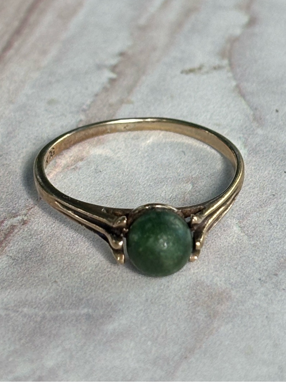 Vintage 10K Yellow Gold Green Jade Solitaire Ring Sz 6 Split Shank 1.23g Sign DG